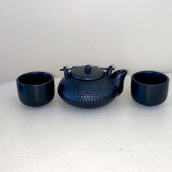 IRON Cattle Teapot with 2 Cups - Picture 1 of 5